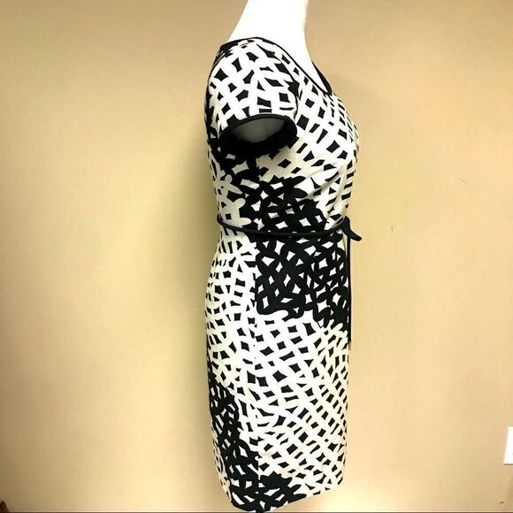 Talbots cap sleeve graphic print dress with belt. 2P - Picture 3 of 7